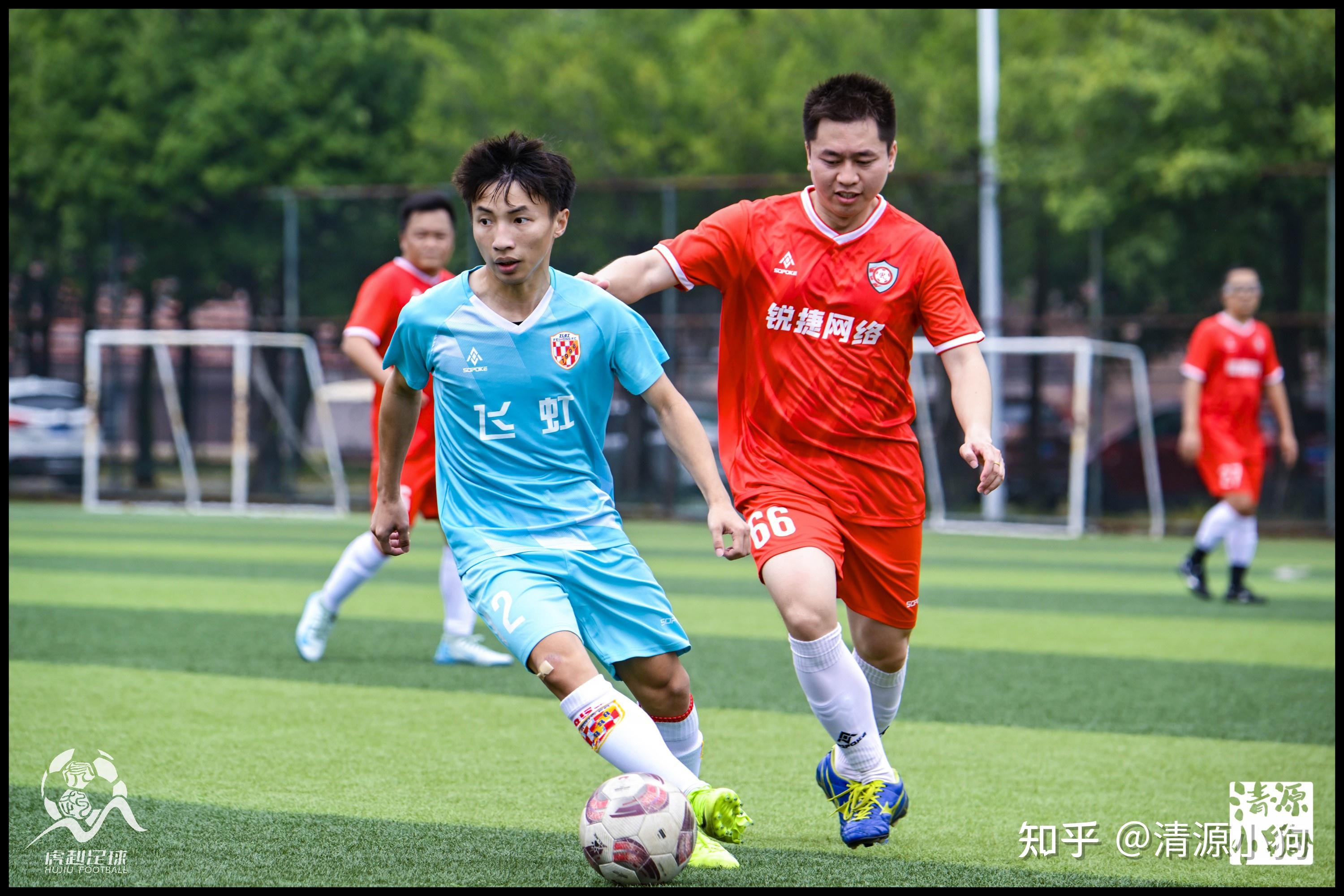 紧张比赛中球队实力对决，角逐激烈